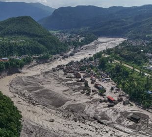 Banjir Bandang Dahsyat Terjang Nepal, Ratusan Tewas dan Lebih dari 1.000 Orang Masih Hilang