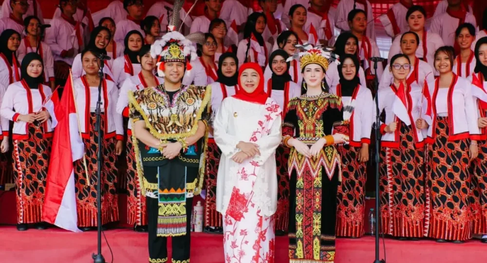 Khofifah Pimpin Upacara HUT ke-81 RI, Grahadi Dipenuhi Atraksi Seni Bertema Kedaulatan Pangan