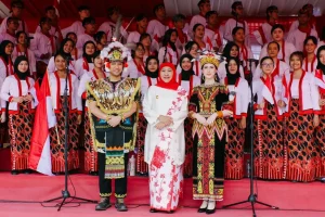 Khofifah Pimpin Upacara HUT ke-81 RI, Grahadi Dipenuhi Atraksi Seni Bertema Kedaulatan Pangan