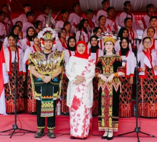 Khofifah Pimpin Upacara HUT ke-81 RI, Grahadi Dipenuhi Atraksi Seni Bertema Kedaulatan Pangan