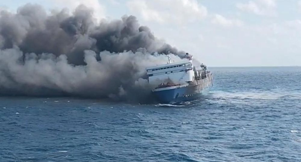 KMP Mutiara Sentosa 2 Terbakar, Operasi Besar-besaran Digelar Selamatkan Ratusan Penumpang
