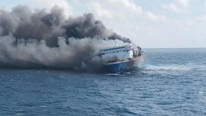 KMP Mutiara Sentosa 2 Terbakar, Operasi Besar-besaran Digelar Selamatkan Ratusan Penumpang