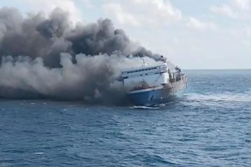 KMP Mutiara Sentosa 2 Terbakar, Operasi Besar-besaran Digelar Selamatkan Ratusan Penumpang