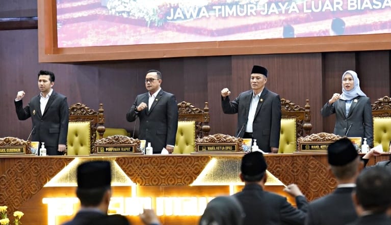 Rapat Paripurna DPRD Jatim: Wagub Emil Sampaikan Jawaban Gubernur Terkait Raperda Pengelolaan Aset dan PAD