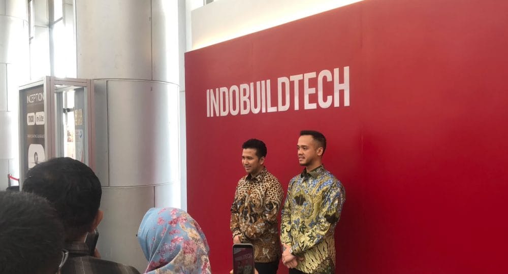 Emil Dardak Kunjungi IndoBuildTech dan Nusantara Food & Hotel di Grand City Surabaya