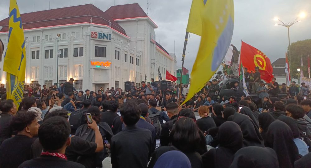Ribuan Mahasiswa dan Masyarakat Desak Pemerintah Pada Demo Yogyakarta.