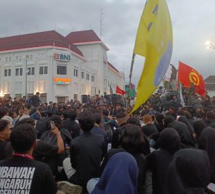 Ribuan Mahasiswa dan Masyarakat Desak Pemerintah Pada Demo Yogyakarta.