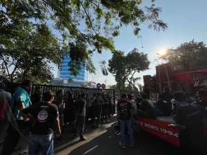 Ratusan Sopir GSJT Geruduk Surabaya, Desak Penghapusan Barcode Solar Bersubsidi