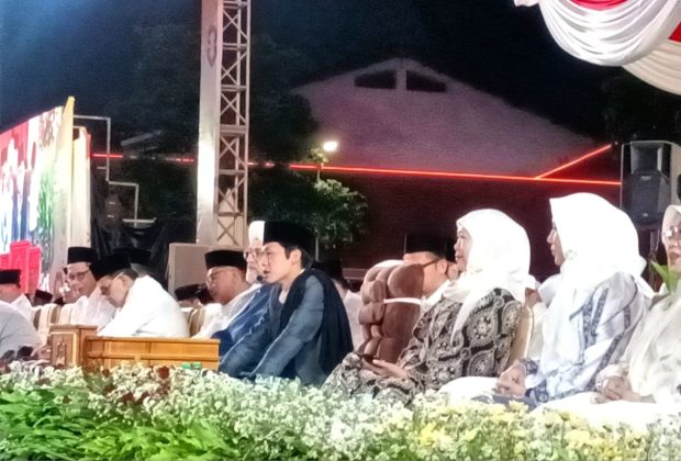 Ribuan Jemaah Padati Grahadi dalam Tabligh Akbar Hari Santri 2026