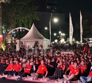 Ribuan Warga Penuhi Grahadi, Euforia Nobar Berujung Perayaan Juara Indonesia
